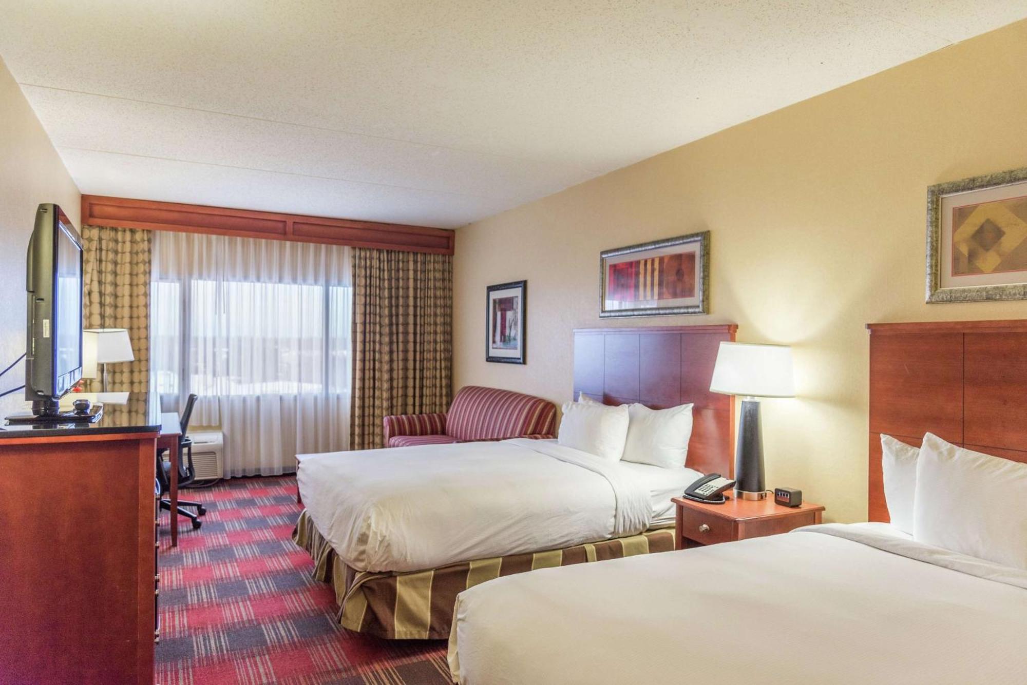 Queen Room with Two Queen Beds and Sofa Bed,1551654973:JPEG